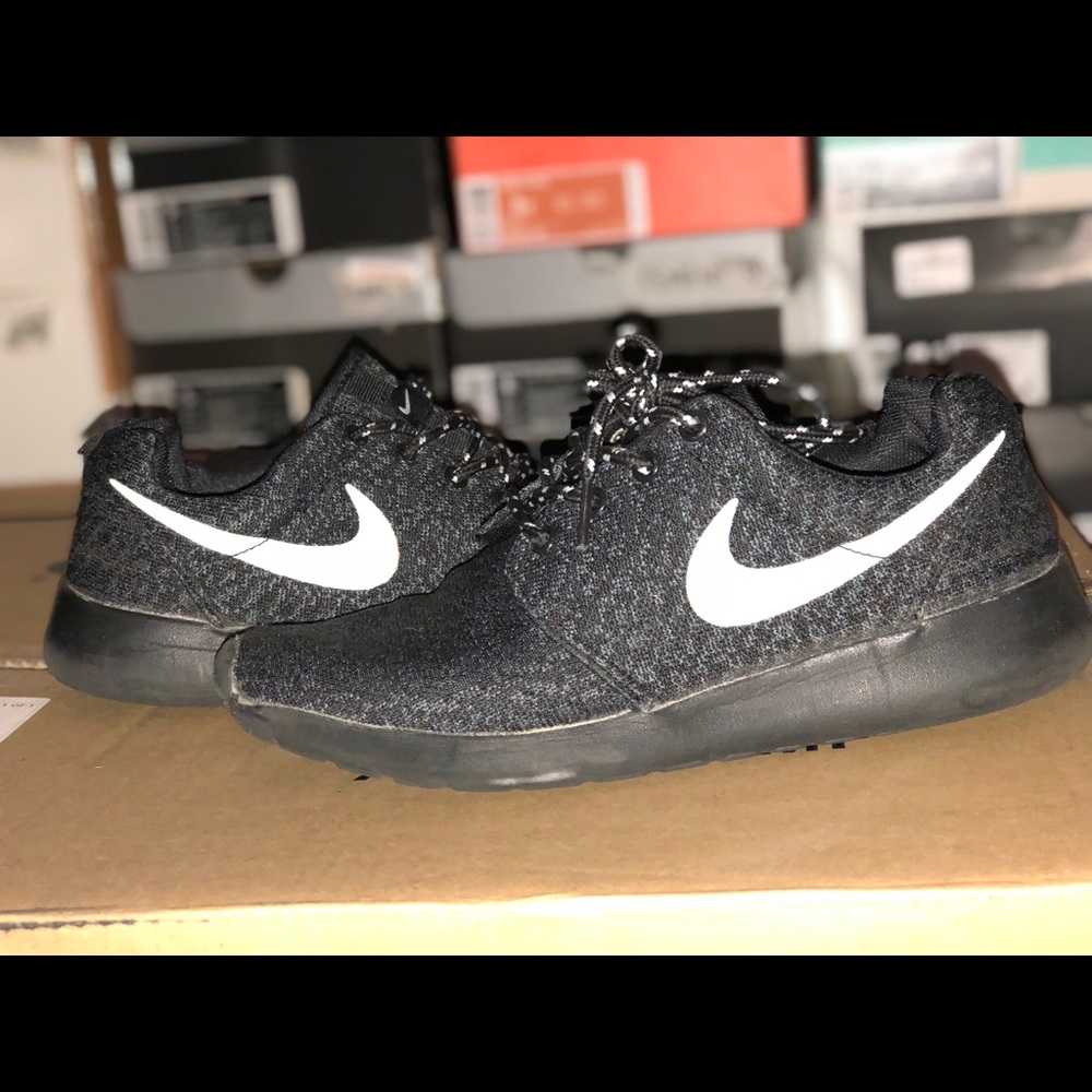 SOLD Nike Roshe